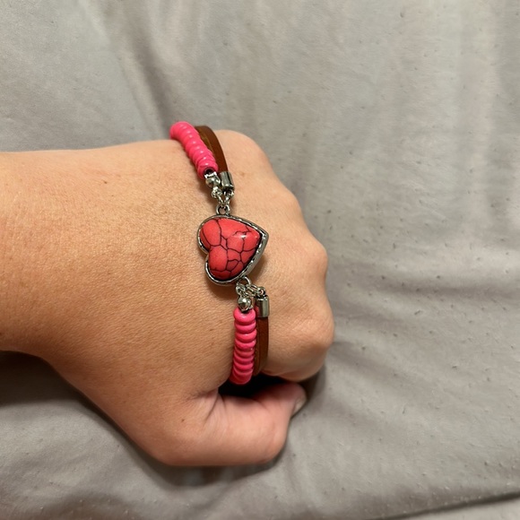 Paparazzi valentines heart bracelet - Picture 1 of 2